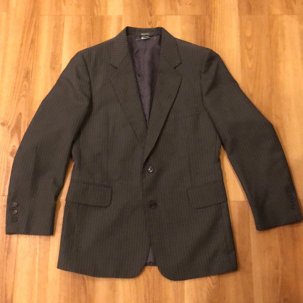 Men’s grey pinstripe blazer